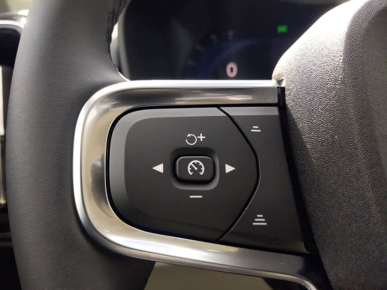 2025 Volvo XC40 B5 Ultimate 23