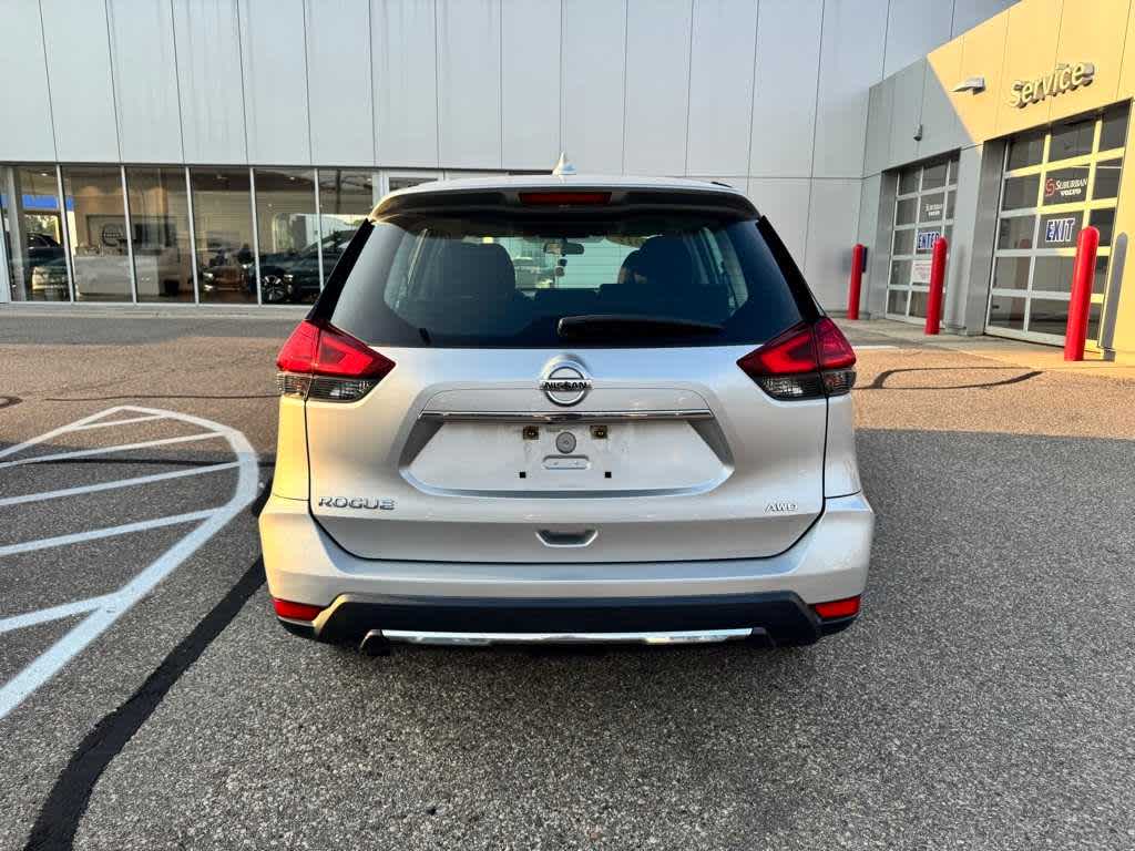 Thumbnail: 2017 Nissan Rogue - 4