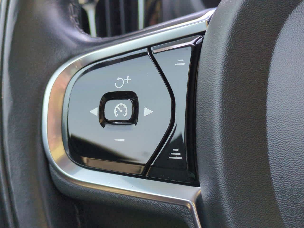 Thumbnail: 2019 Volvo XC60 - 24