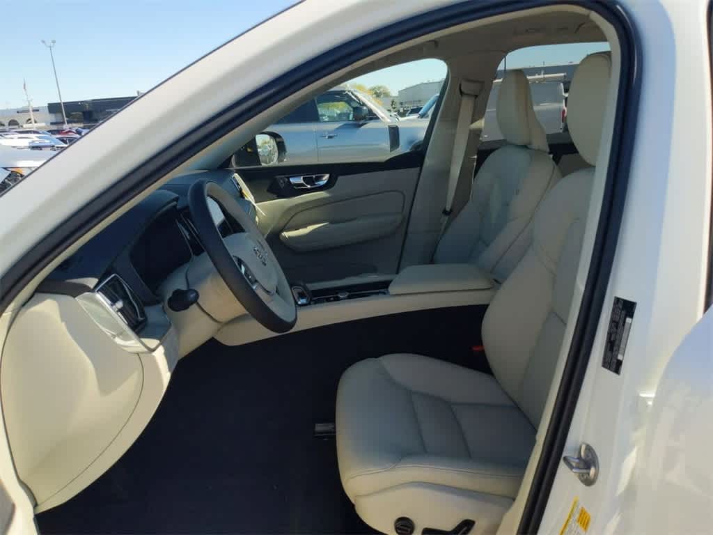 Thumbnail: 2025 Volvo XC60 - 14