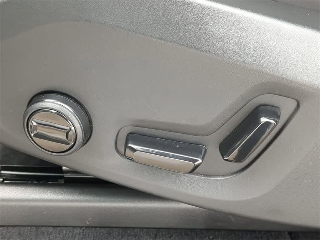 Thumbnail: 2025 Volvo XC90 - 16