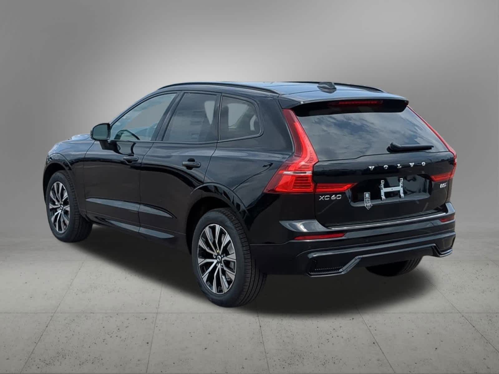 Thumbnail: 2025 Volvo XC60 - 4