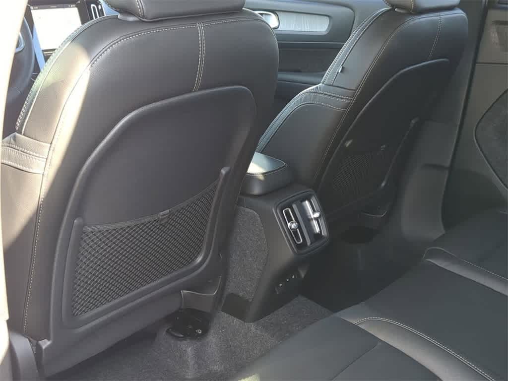 Thumbnail: 2026 Volvo XC40 - 17