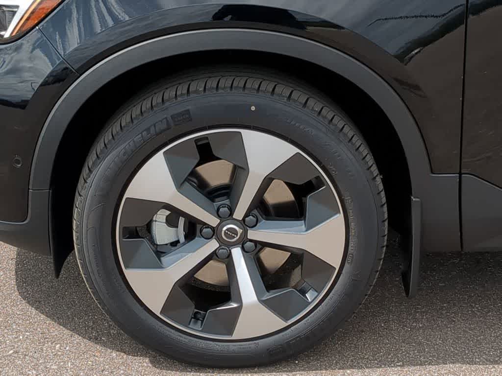 Thumbnail: 2026 Volvo XC40 - 13