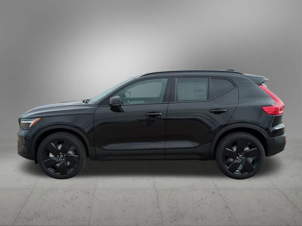 Thumbnail: 2026 Volvo XC40 - 3