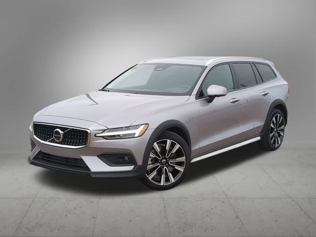 2026 Volvo V60 Cross Country B5 Ultra AWD's photo
