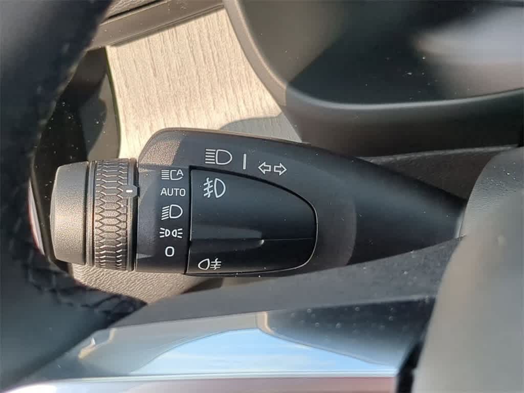 Thumbnail: 2026 Volvo XC40 - 25