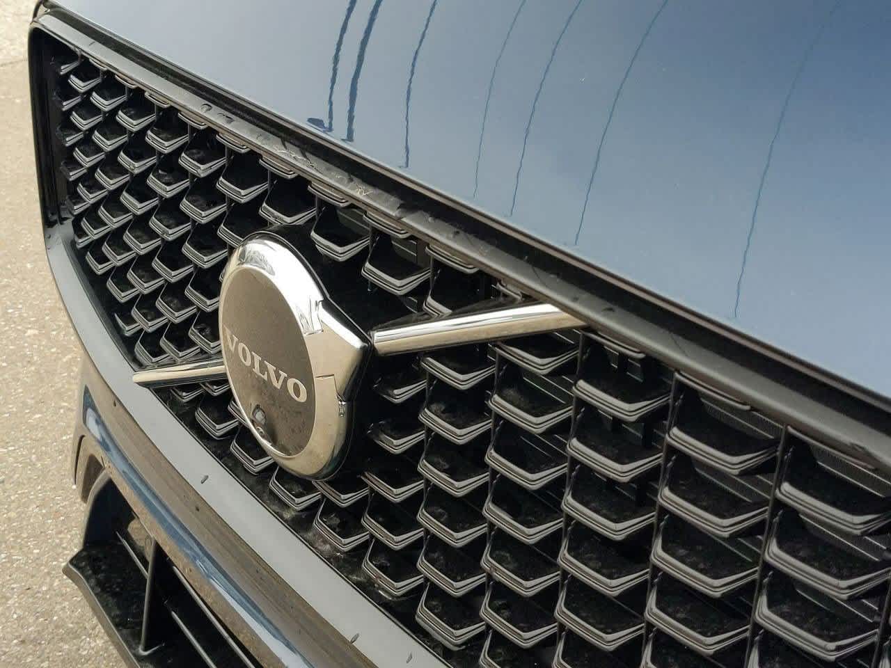Thumbnail: 2025 Volvo XC60 - 10