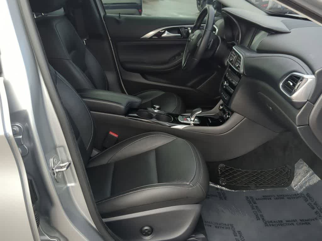 Thumbnail: 2018 INFINITI QX30 - 20