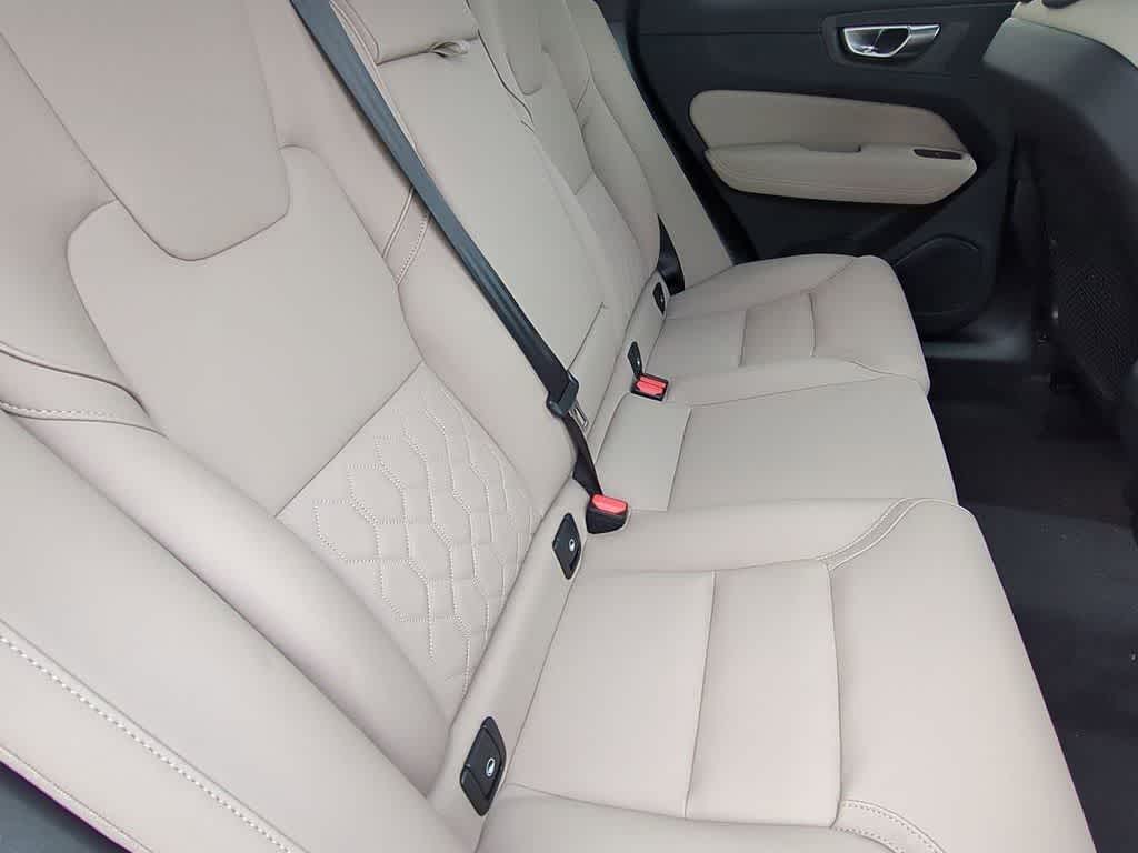 Thumbnail: 2026 Volvo XC60 - 20