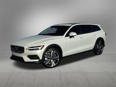 2025 Volvo V60 Cross Country B5 Plus Wagon
