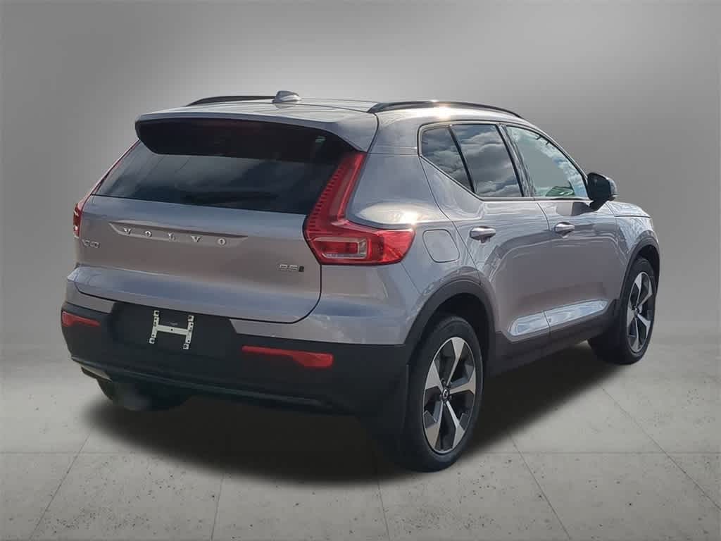 Thumbnail: 2026 Volvo XC40 - 6