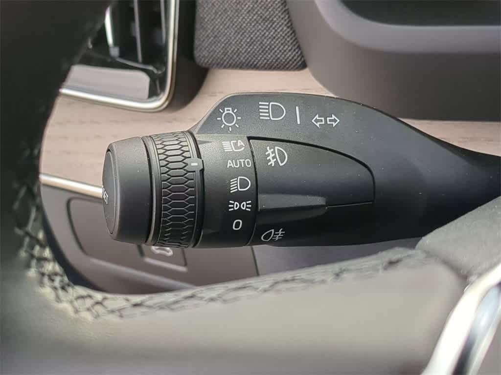 Thumbnail: 2026 Volvo XC90 - 25