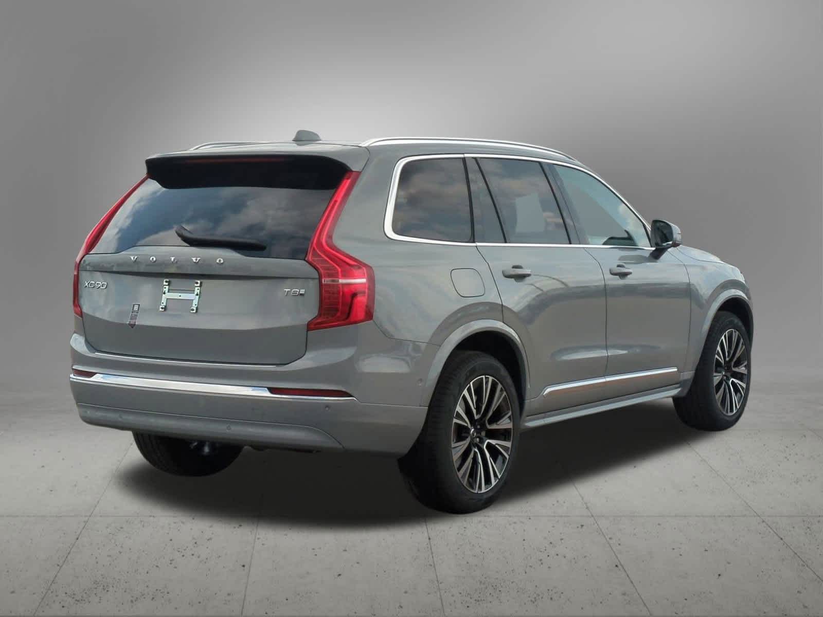 2025 Volvo XC90 T8 Plus 6
