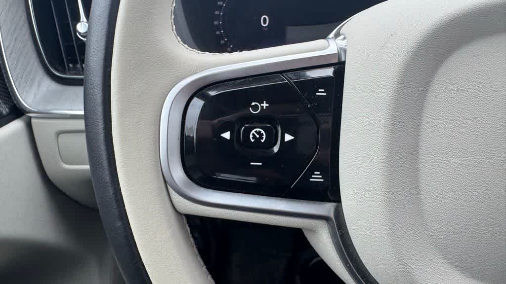 Thumbnail: 2025 Volvo XC60 - 19