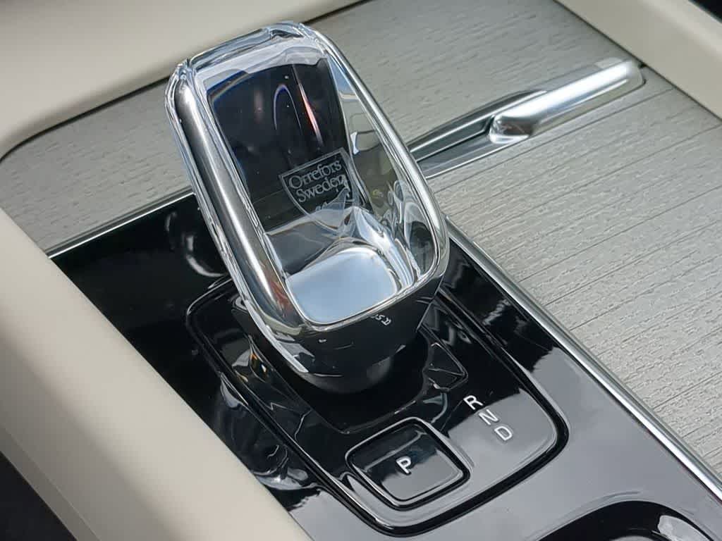 Thumbnail: 2025 Volvo XC60 - 31