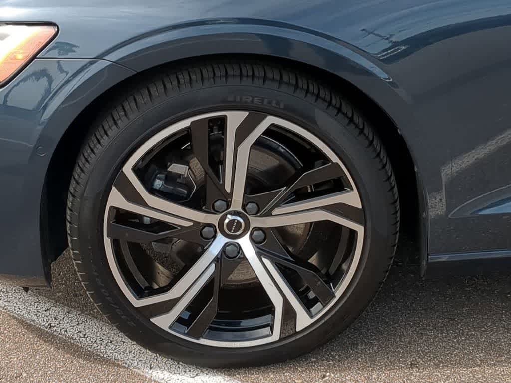 Thumbnail: 2023 Volvo S60 - 13