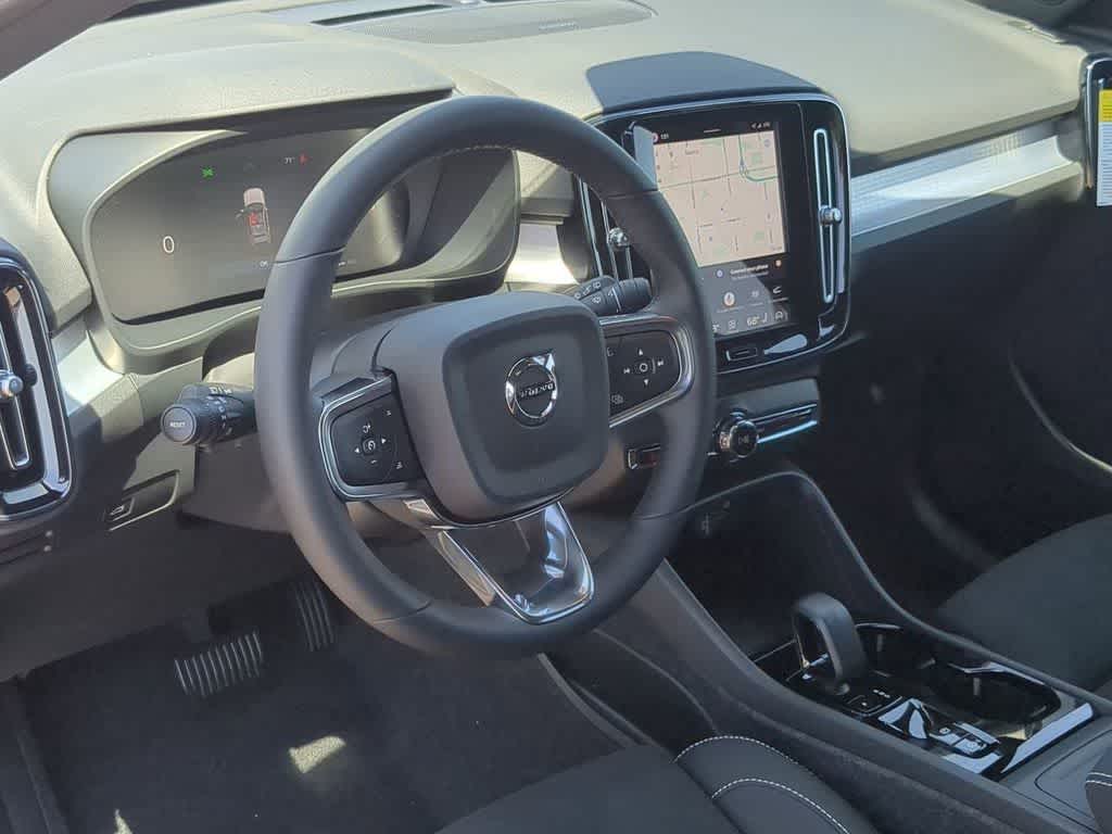 Thumbnail: 2026 Volvo XC40 - 2