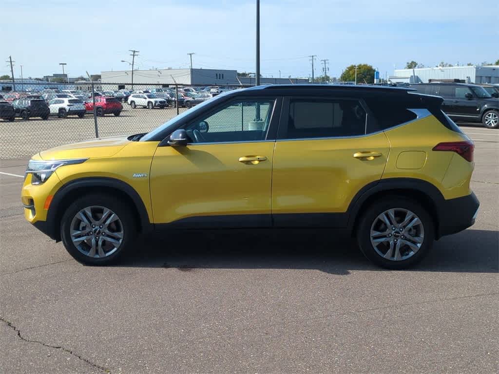 2022 Kia Seltos S photo 3