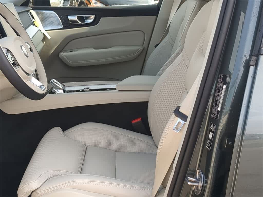 Thumbnail: 2026 Volvo XC60 - 15