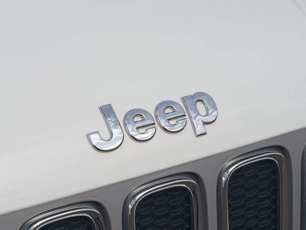 Thumbnail: 2015 Jeep Renegade - 11