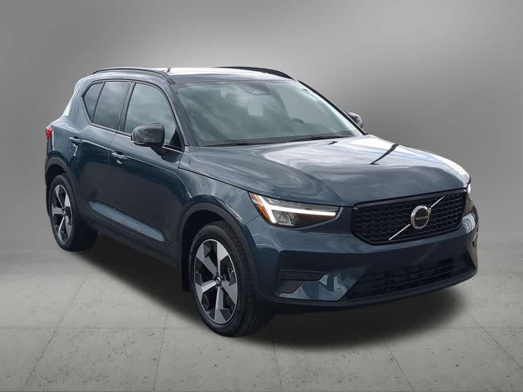 Thumbnail: 2026 Volvo XC40 - 8