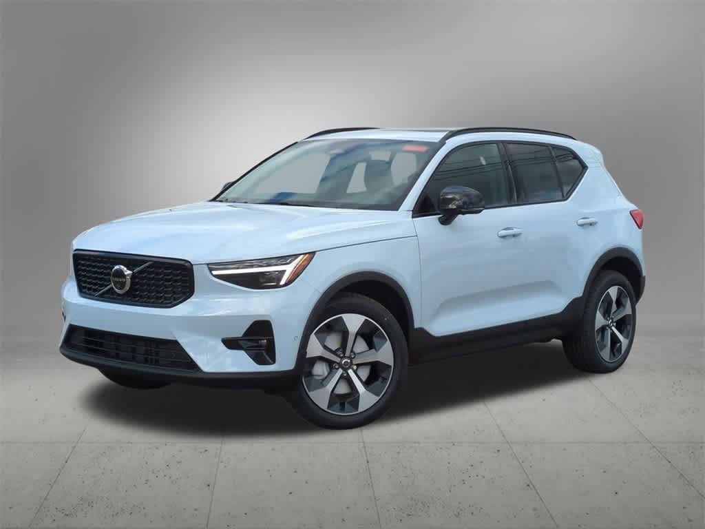 Thumbnail: 2026 Volvo XC40 - 1
