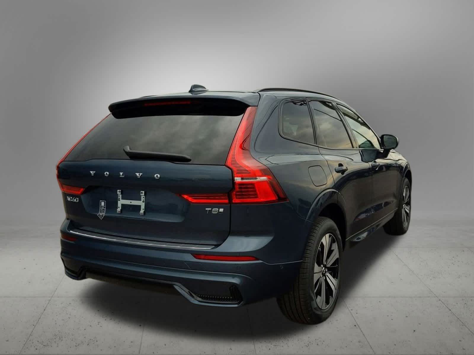Thumbnail: 2025 Volvo XC60 - 6