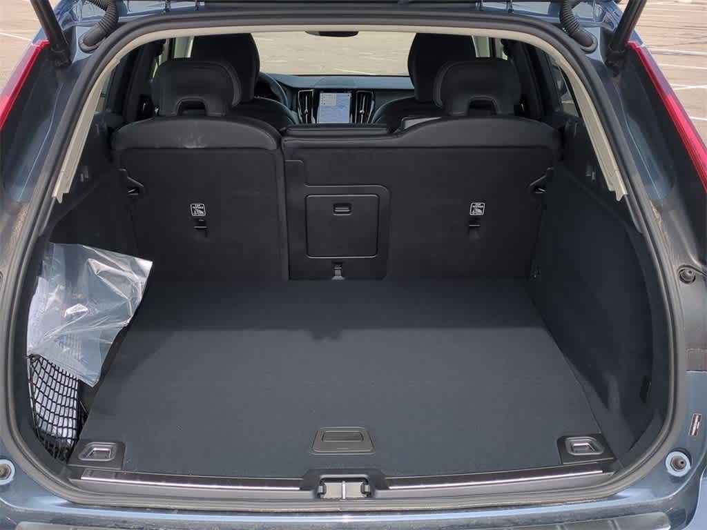 Thumbnail: 2025 Volvo XC60 - 34