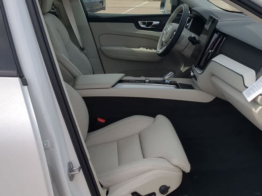 Thumbnail: 2026 Volvo XC60 - 20