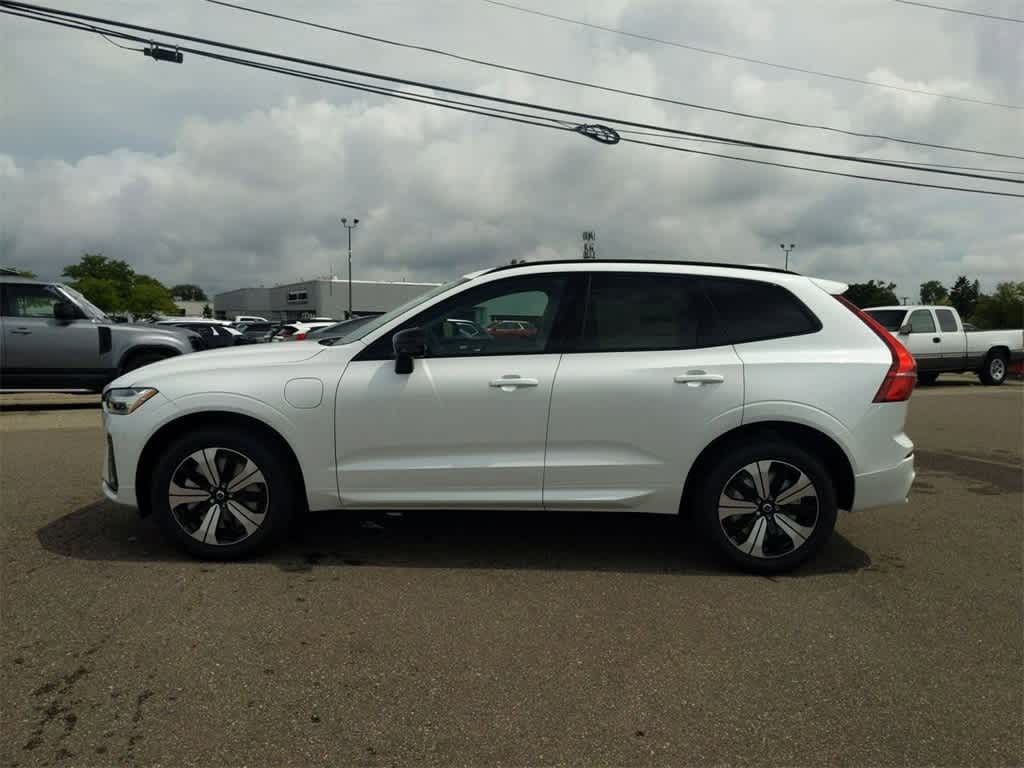 Thumbnail: 2025 Volvo XC60 - 3