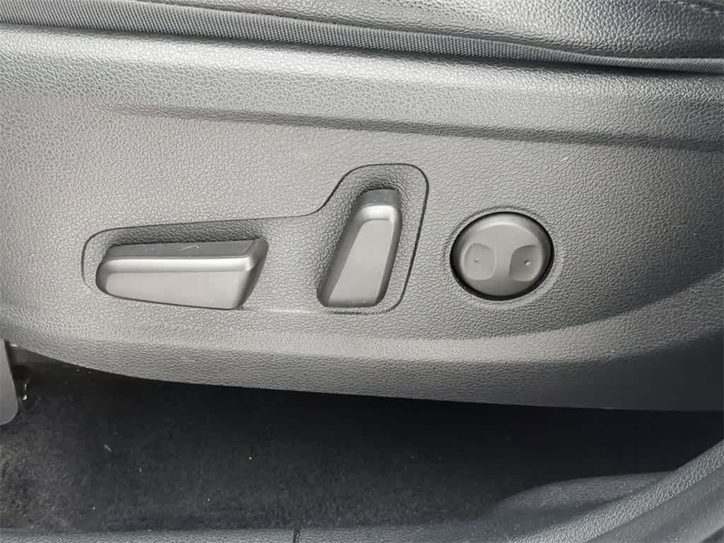 Thumbnail: 2019 Hyundai Santa Fe - 17