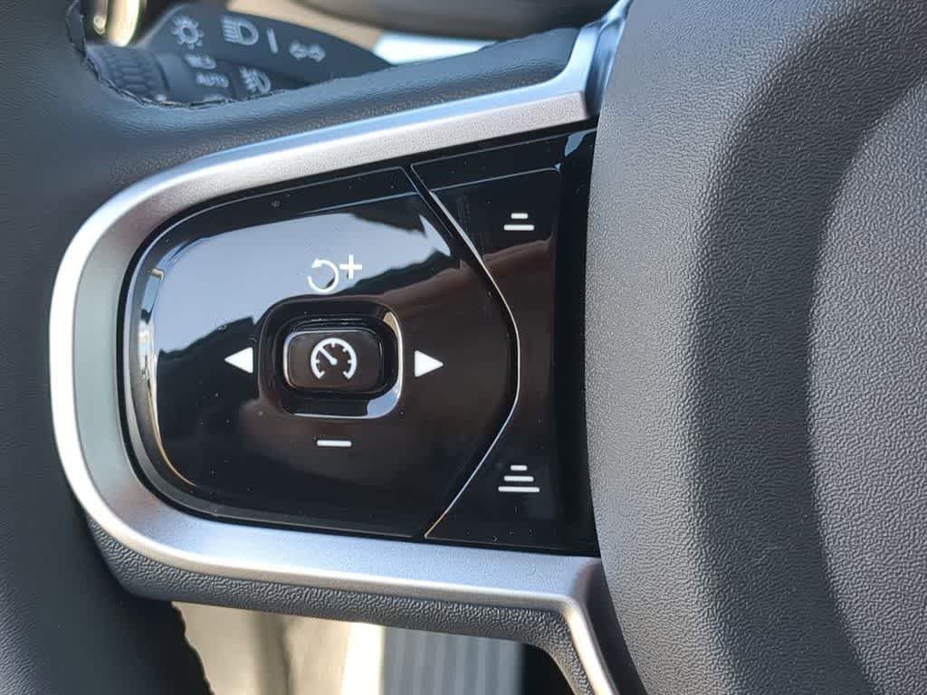 Thumbnail: 2026 Volvo XC60 - 22