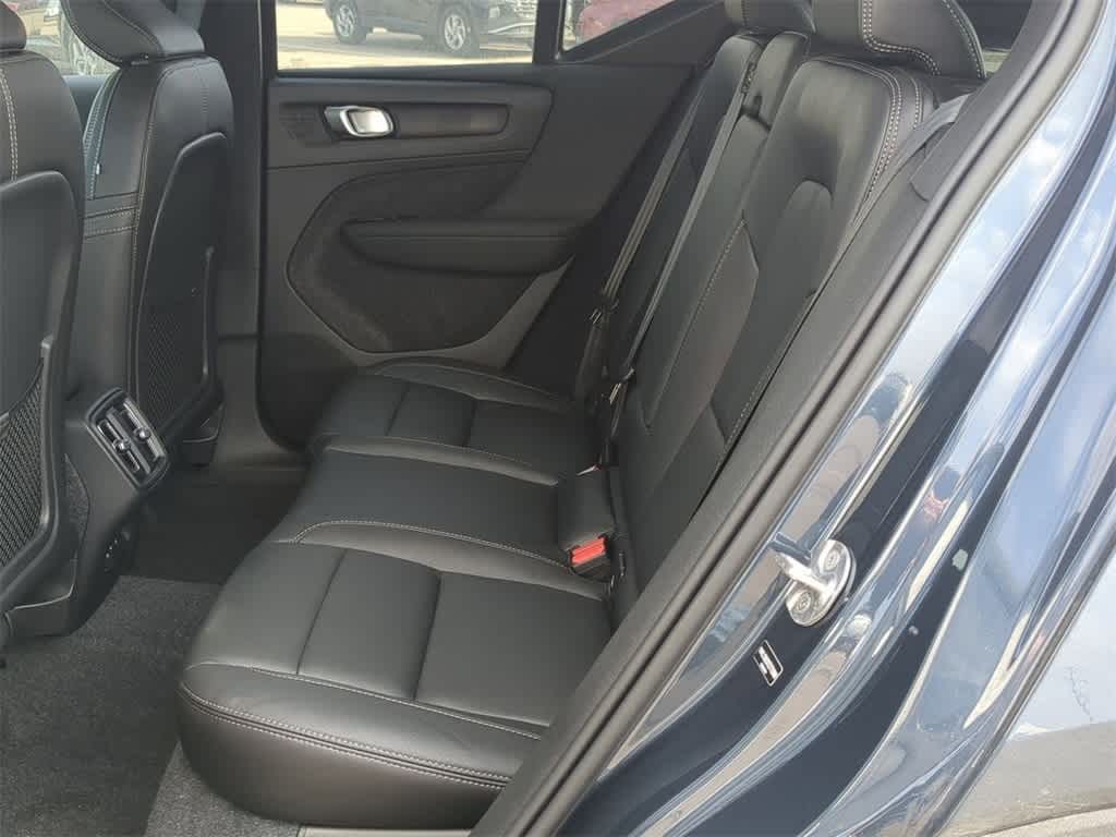 Thumbnail: 2026 Volvo XC40 - 18