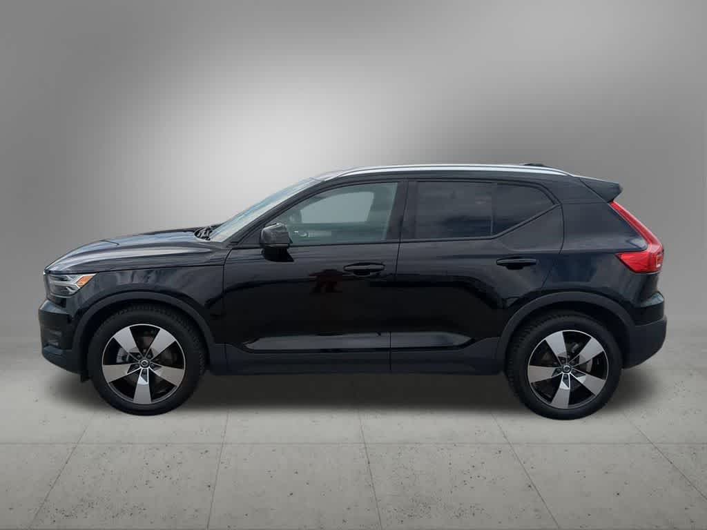 Thumbnail: 2021 Volvo XC40 - 3