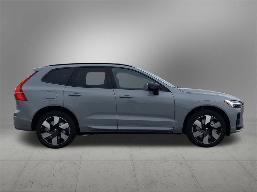 Thumbnail: 2025 Volvo XC60 - 7