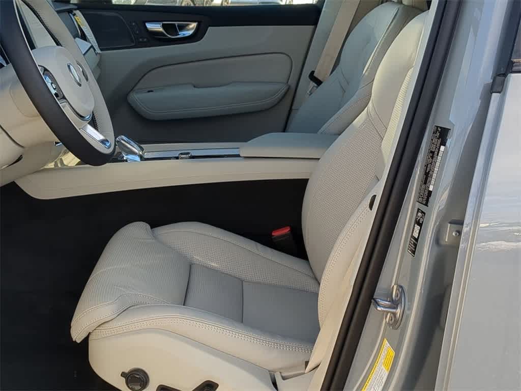 Thumbnail: 2026 Volvo XC60 - 15