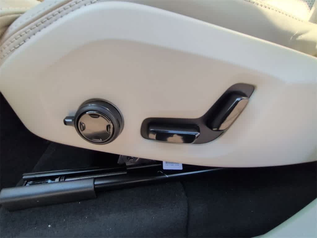 Thumbnail: 2026 Volvo XC90 - 17