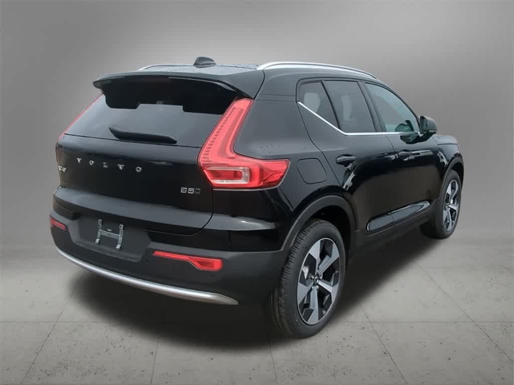 Thumbnail: 2025 Volvo XC40 - 6