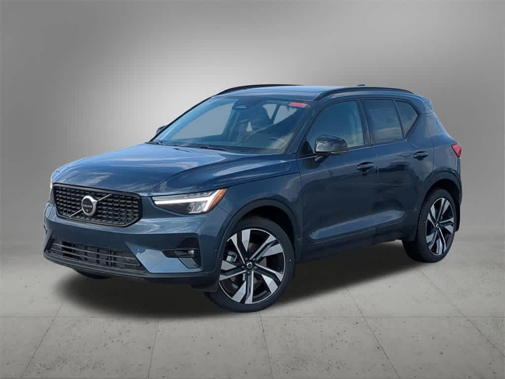 Thumbnail: 2026 Volvo XC40 - 1