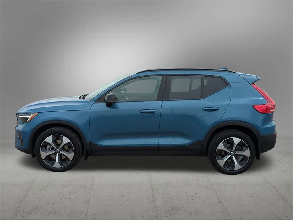 2023 Volvo XC40 AWD Plus photo 3