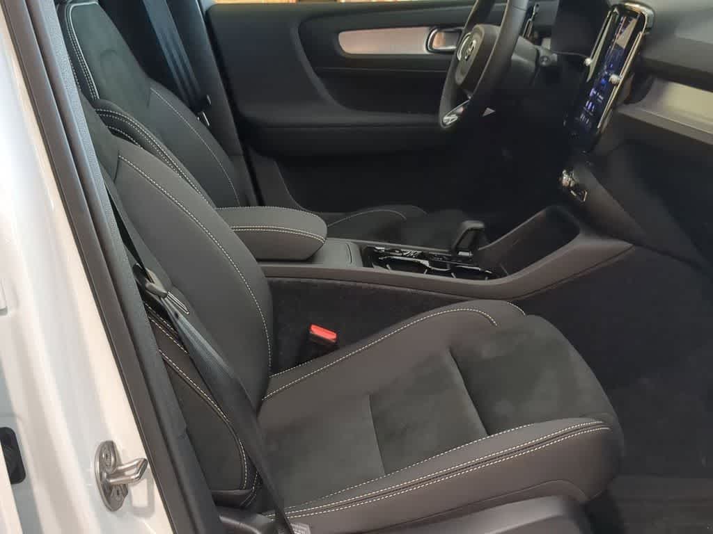 Thumbnail: 2026 Volvo XC40 - 20