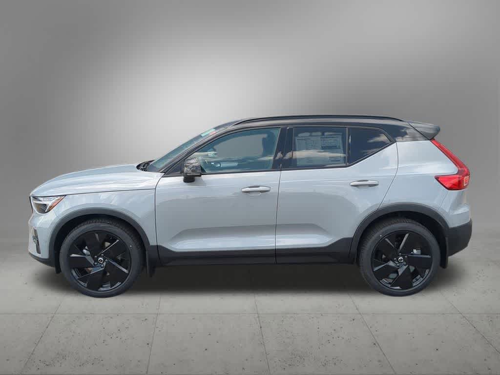 Thumbnail: 2026 Volvo XC40 - 3