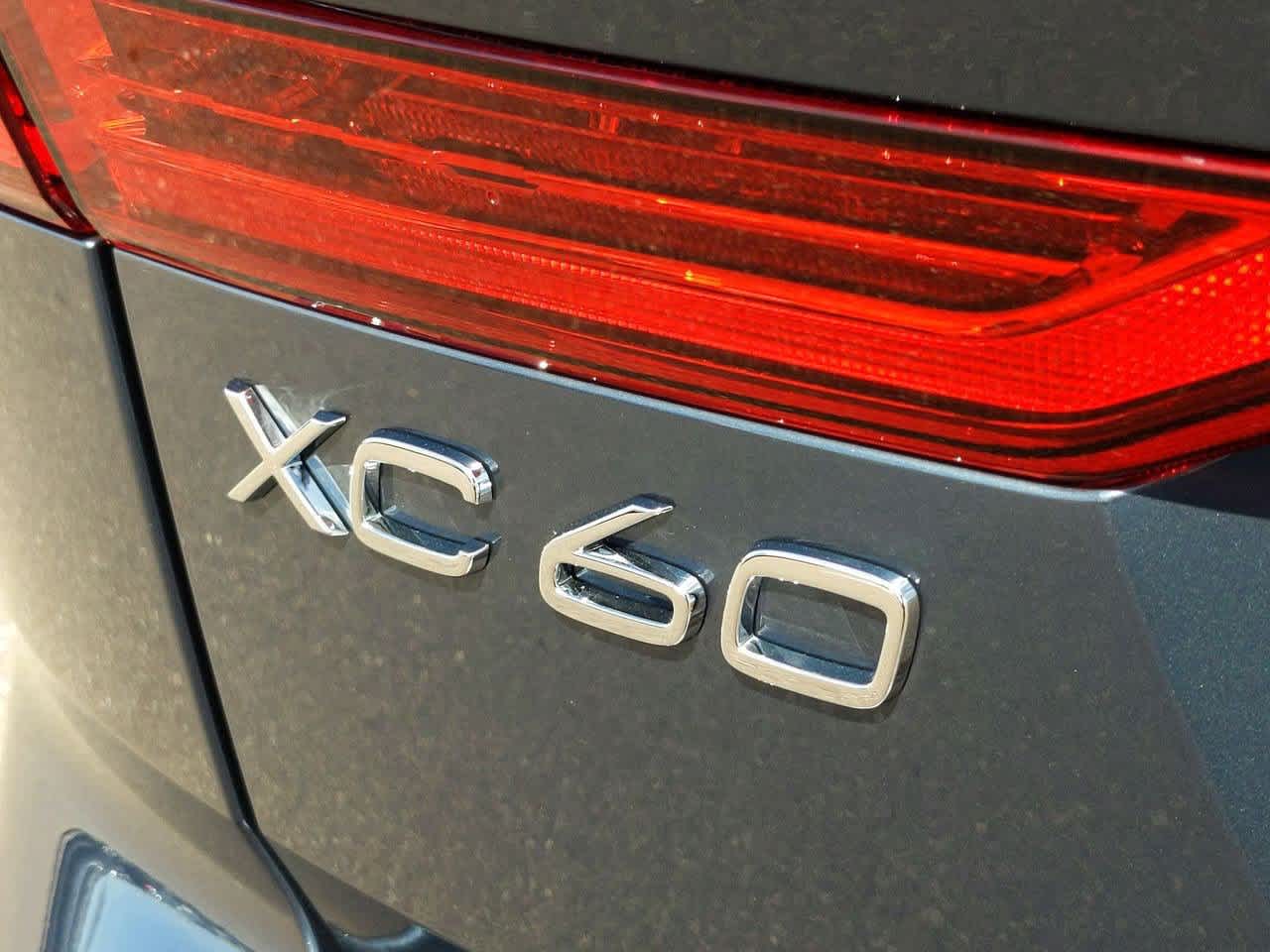 2025 Volvo XC60 B5 Plus 11