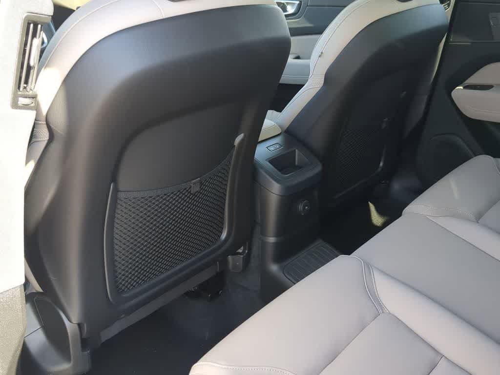 Thumbnail: 2026 Volvo XC60 - 17