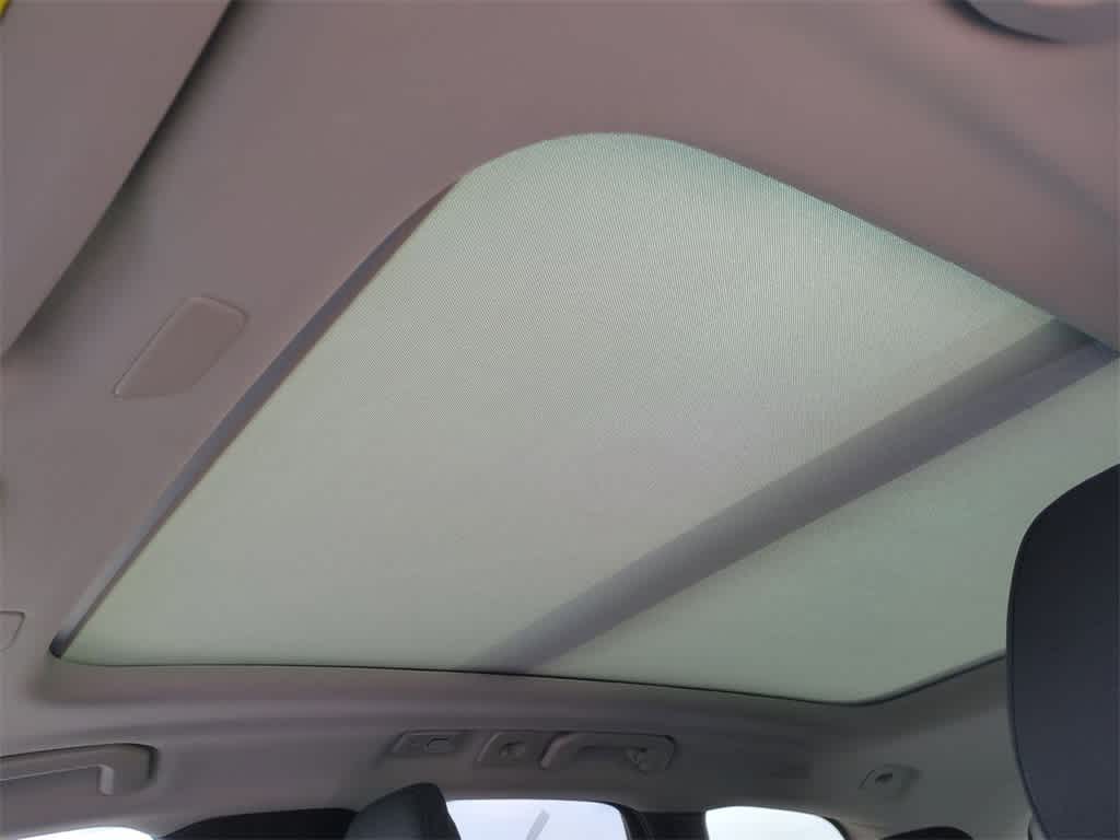 Thumbnail: 2025 Volvo XC60 - 18