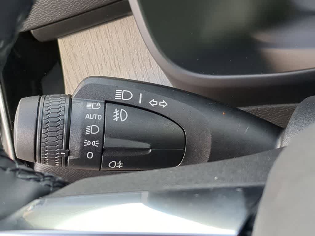 Thumbnail: 2026 Volvo XC40 - 25