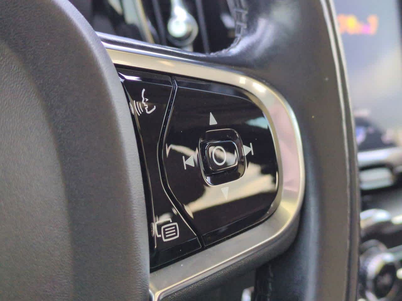 Thumbnail: 2019 Volvo XC60 - 25