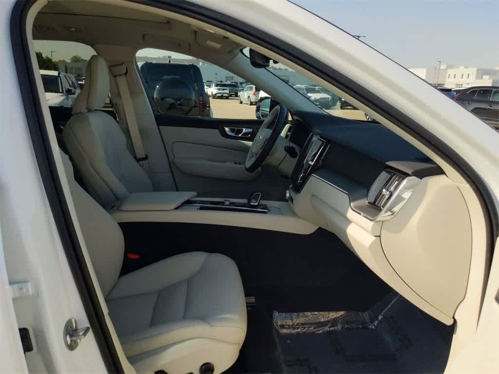 Thumbnail: 2025 Volvo XC60 - 19