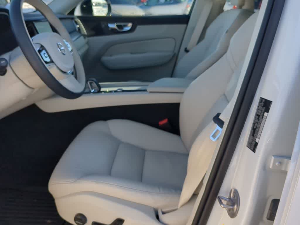 Thumbnail: 2025 Volvo XC60 - 15